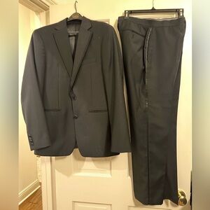 Calvin Klein Men’s Slim Fit Tuxedo (Coat 40R, Pants 32Wx30L)